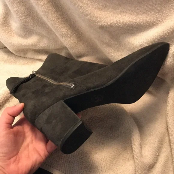 Michael Kors women’s charcoal gray boots - Picture 7 of 7